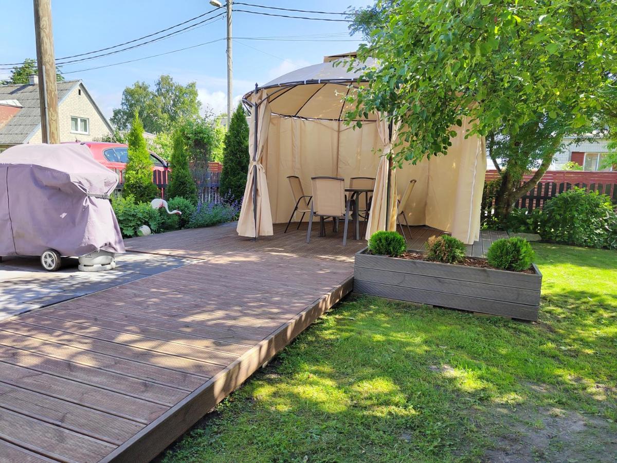Apartment With Private Garden And Large Balcony Pärnu Extérieur photo